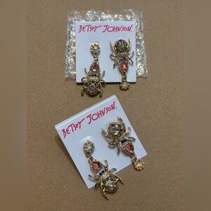 🩷🩷Betsey Johnson Multicolor Spider Earrings 2 Pairs .